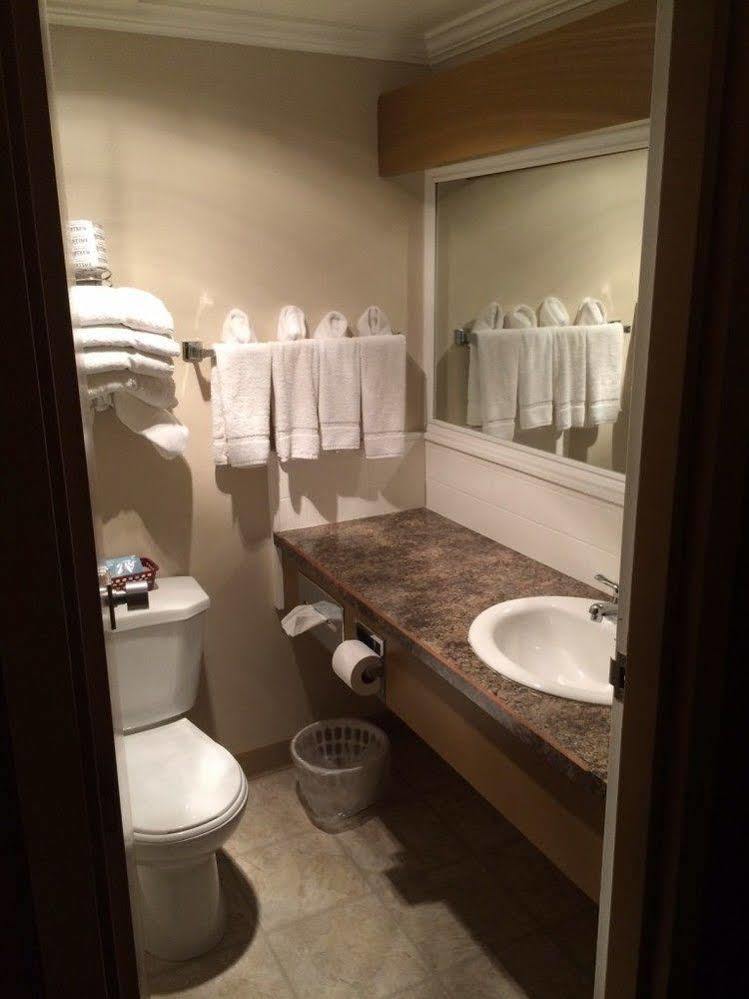 Logan Lake Lodge エクステリア 写真